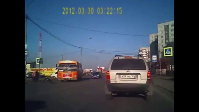 Уверенной походкой под автобус я иду...Я же прав!