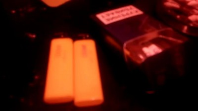Две желтые зажигалки + LIFX