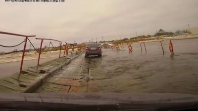 Понтонно-мостовая переправа через реку Надым ЯНАО (ЖЕСТЬ!!!)