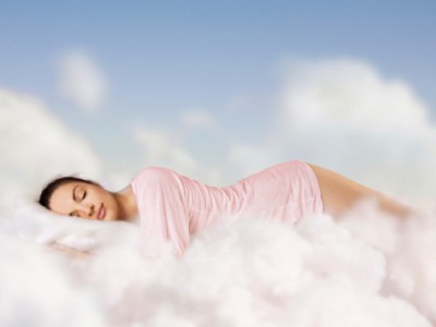 ▬ Спящая в облаках .♪♪♫►