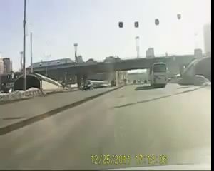 Зая, я тут ещё одну аварию заснял...