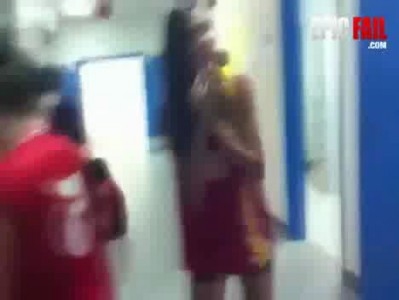 "Допантовался" перед школьницами