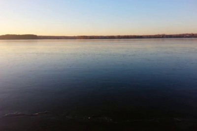 камень на льду