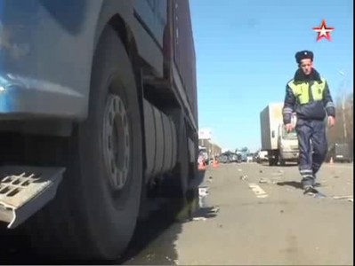 Влетела с ребенком в фуру