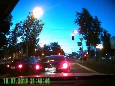 ДТП! Судья из Саратова мчит на красный! Саранск 18.07.2013