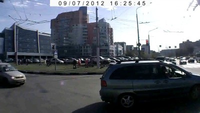 Школоте-пешик и водитель Кукурузера