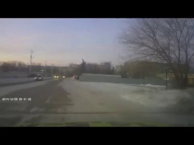 Едва не сбил пешеходов... Повезло