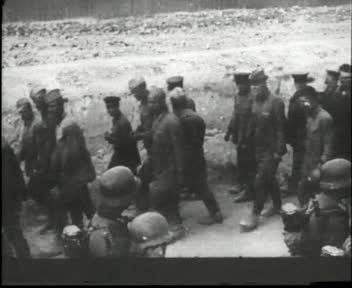 Колонна немцев и пленных