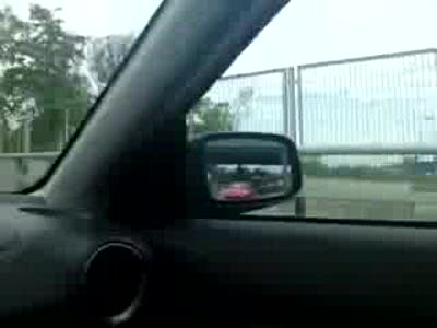 Стритрейсера ослепило солнцем!