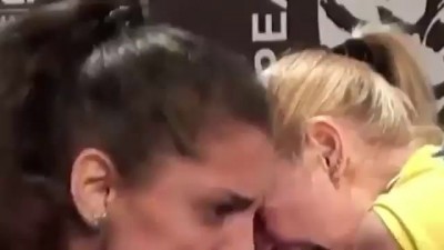 Female arm wrestlers screaming! EPIC