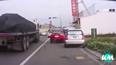 Не, ну девки за рулем это что то!!!