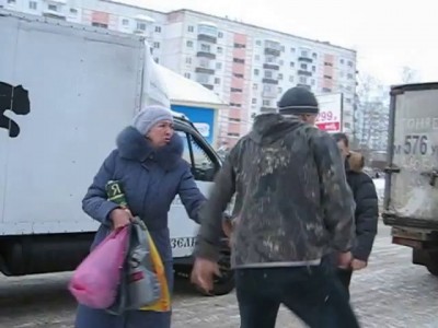 Пешеход напал на водителя