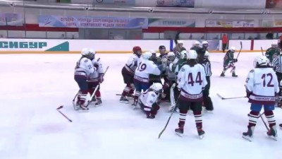 Драка между командами Тюменская обл. - Республика Татарстан (девочки)