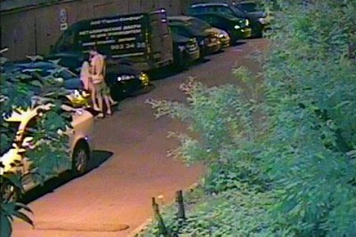 Поцарапали капот.