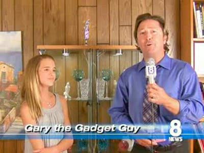 кот на заднем плане