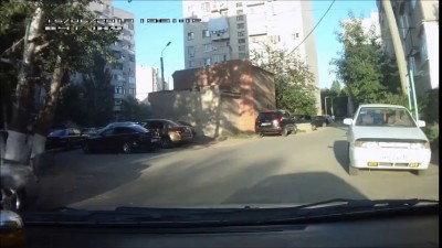 Во дворе