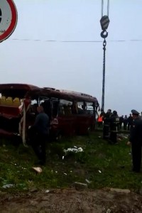Поезд столкнулся с автобусом ч2