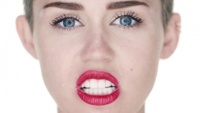 Miley Cyrus - Wrecking Ball