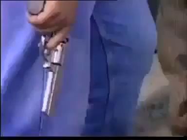 Очень смелый поступок видеооператора! жесть!