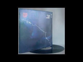 Prelistening Dire Straits - Love Over Gold (1982):