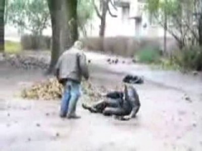 Начинающие паркурщики (отрабатывают падения)