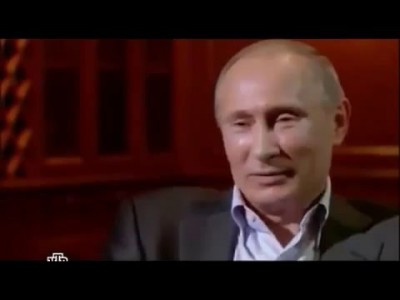 путин смеётся