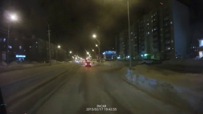 Испугался, да в сугроб!