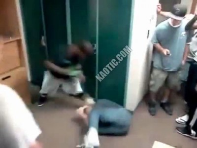 Чёрный "вломил" белому