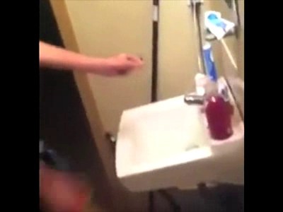 Трюк с петардой в канализации