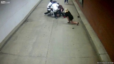 Школота напала на парочку