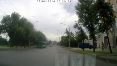 В Могилеве милиционера избили за рулем своего авто