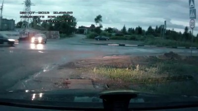 Как русские проезжают лежачего полицейского