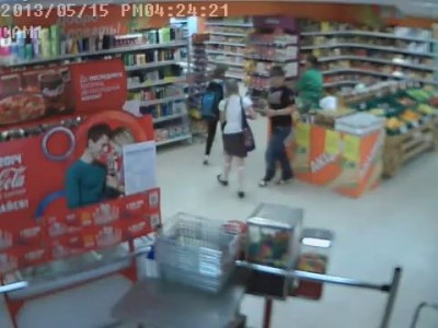 Преподаватель Самарского института избивает ребенка