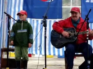 Ох, заманили мальчугана!!!