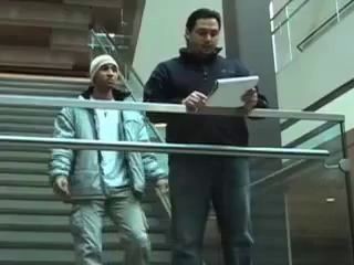 Докривлялся