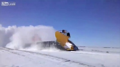 Как убирают снег с путей