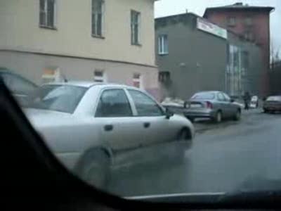  опять она за рулём!?