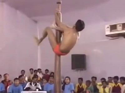 Извините дамы но ваш PoleDance нервно курит в стороне