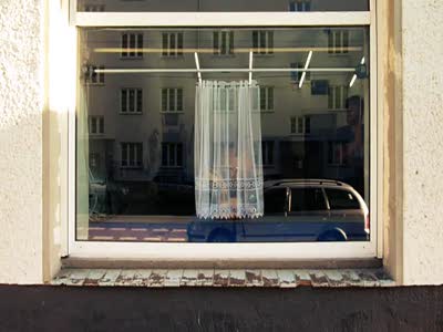 My little piece of privacyРобошторка - для тех, кто живет на первом этаже