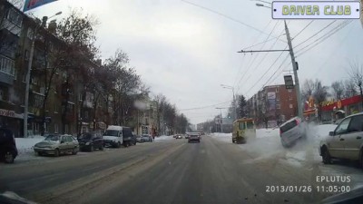 Перепутала педали газа и тормоза!