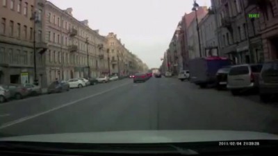 Неадекватный водитель на Audi R8 атакует Mazda