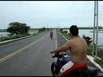 Низко полетел, к дождю видимо