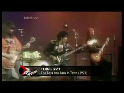 мальчики  возвращаются в город