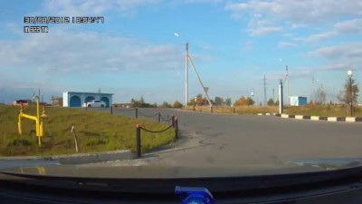 Девушка за рулем Тойота Прадо 120