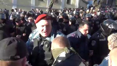 Харьков Избитые боевики "Правого Сектора" ползут по коридору позора!