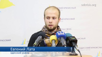 Каждый день с шести часов в Донецком аэропорту неистово молятся чеченцы