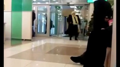 Бабка устроила дебош и стриптиз в Новосибирском Сбербанке