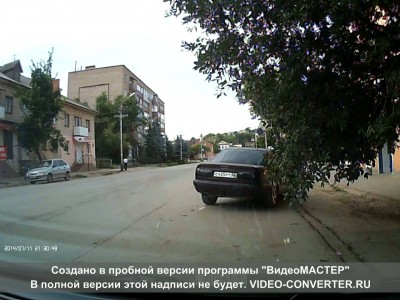 Дерево не уступило дорогу.