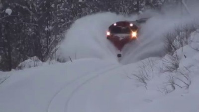 Поезда Рассекают Снег!