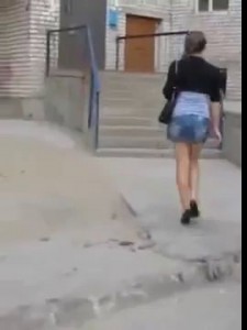 Супер походка у девушки (Super gait girl)